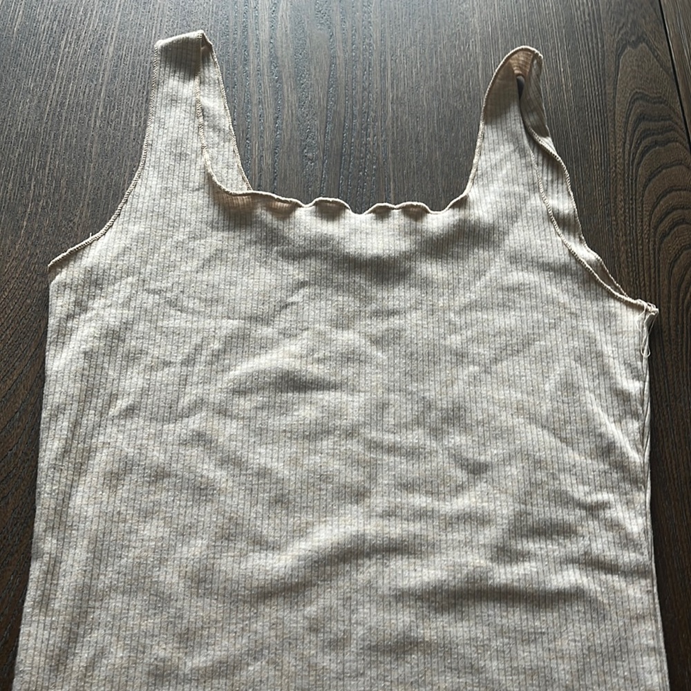 Tank top lettuce hem